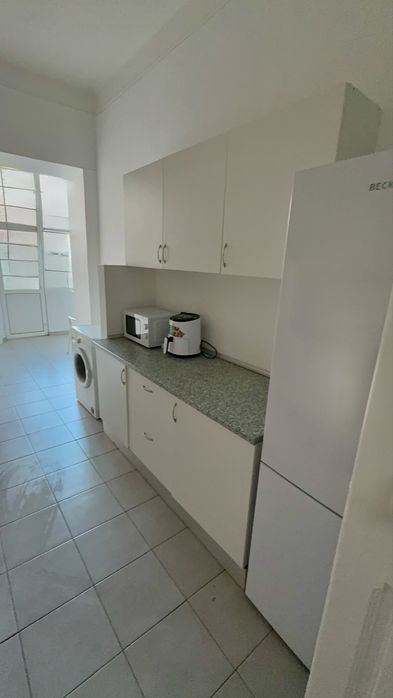 Quarto mobiliado para arrendar no centro de Lisboa