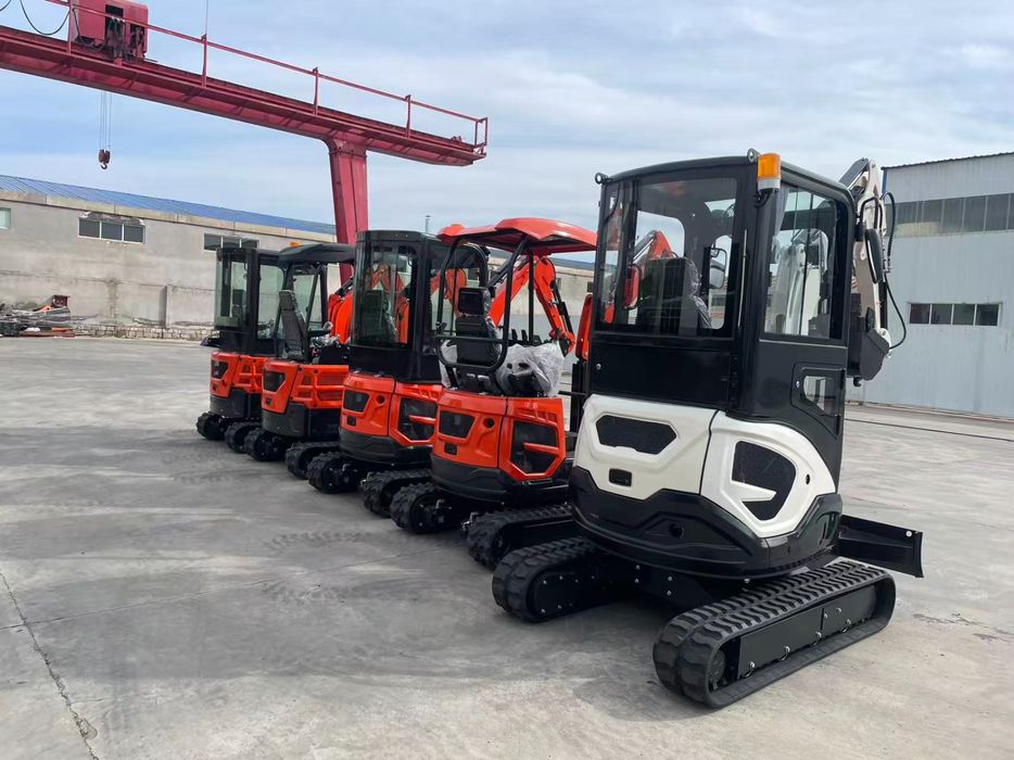 Mini escavadora giratória  Motor Kubota 2000kg novas cabinda