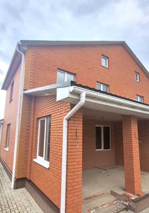 Продаж сучасного будинку в центрі