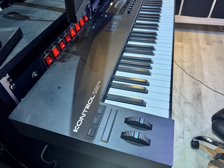 Native Instruments MIDI MK3 S88