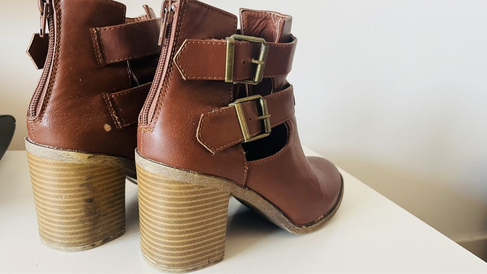 Botas c/ saltos quadrados