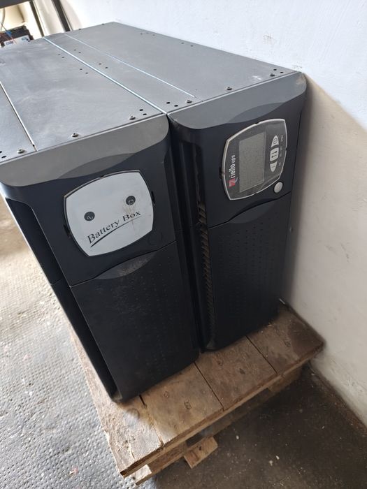 Potężny profesjonalny UPS Riello SDL 6000 A4 (6kVA/5.4kW) + Battery Box 192V
