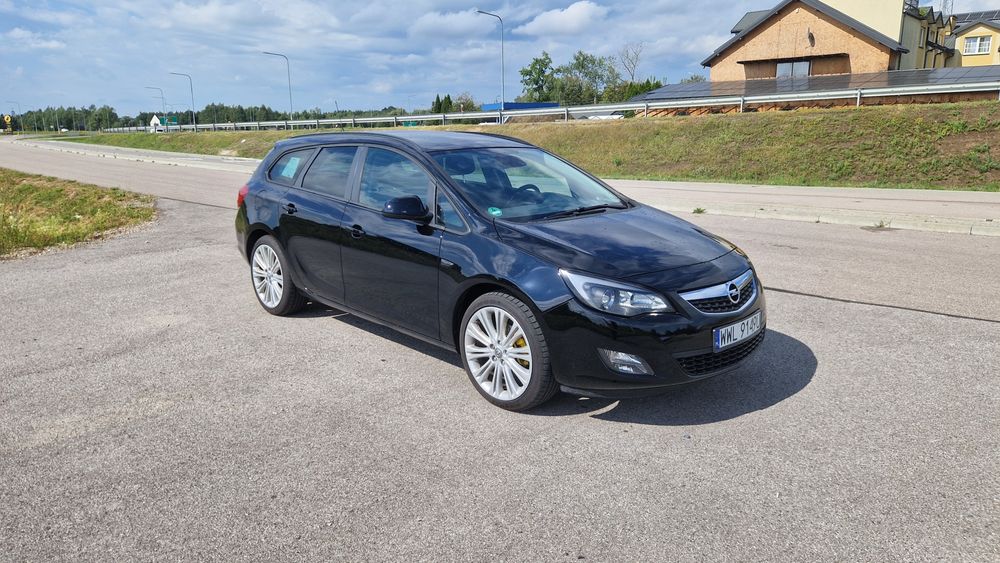 Opel Astra J 1.7 cdti / biled / 19 cali / 2 komplety kół / OC BT do 07.2027