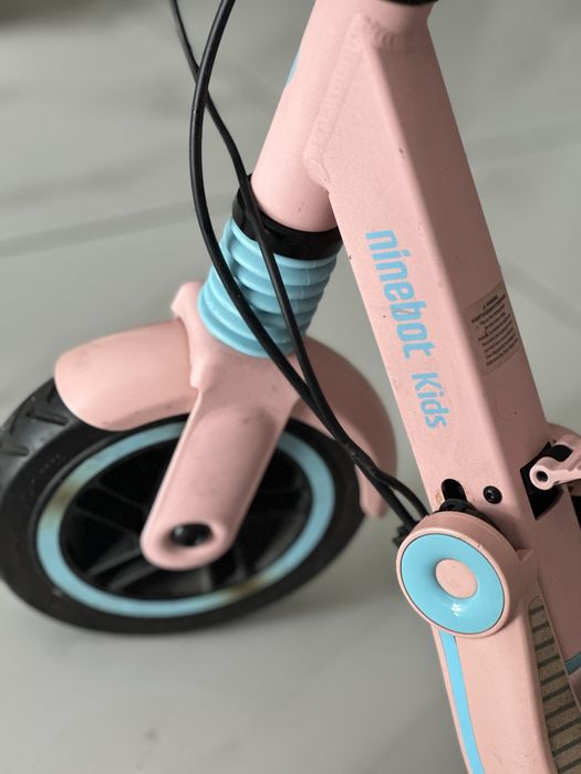 Электросамокат Ninebot Kids  C2 Lite в розовом цвете