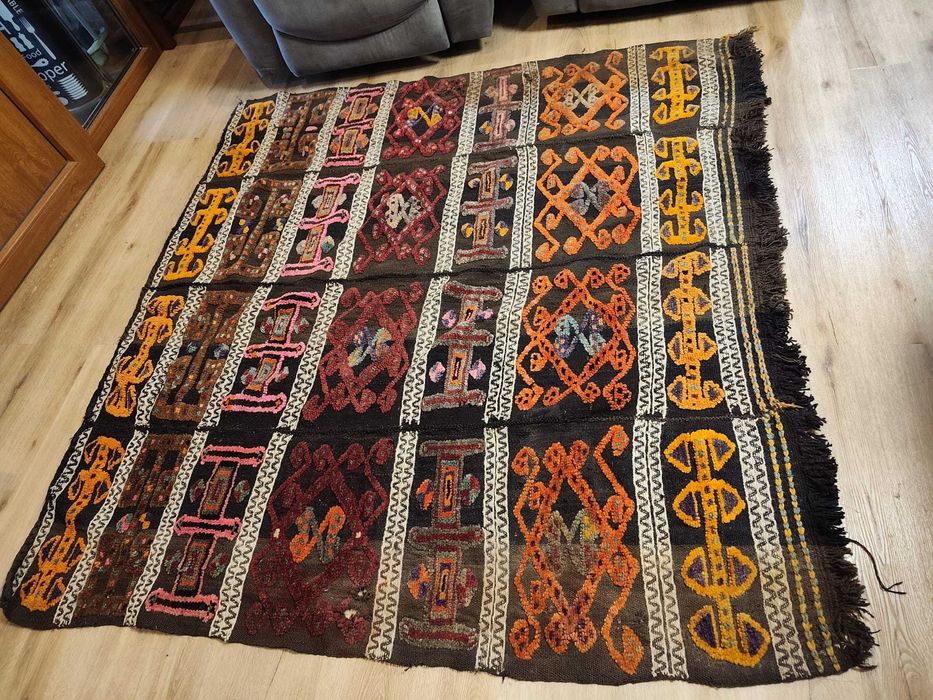 Persian Rug Bottega Artigiana Read Advertisement
