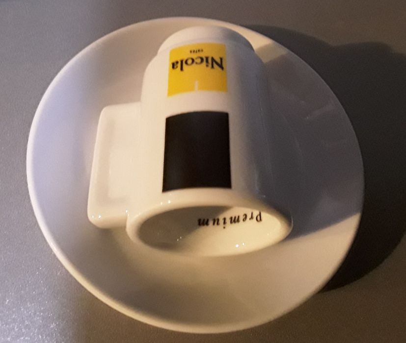 Chávenas de café com pires, com publicidade, para colecção