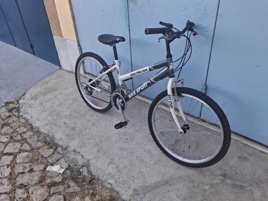 Bicicleta roda 24  pouco uso para pessoas até 1,50 de altura