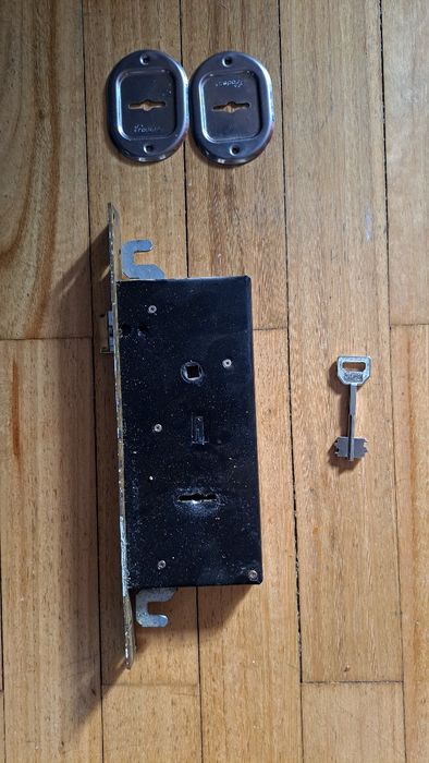 Fechadura de porta exterior