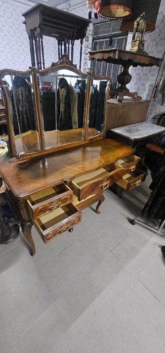 Móvel toucador com espelho e banco antigo
