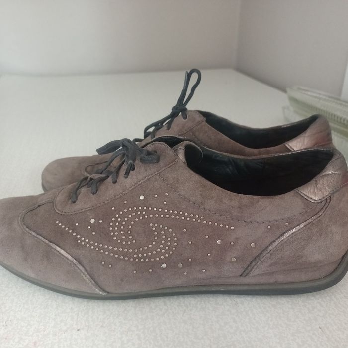 Кросівки і жіночі 41 розміру