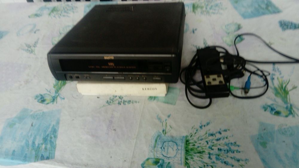 Відеоплеєр продам