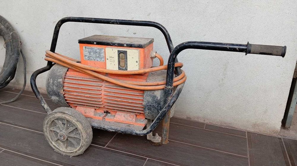 Máquina vibratória trifásica