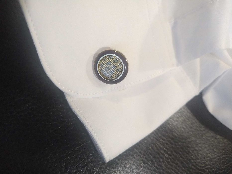 RESERVADO Botões de punho "olho de tigre". Com caixa.