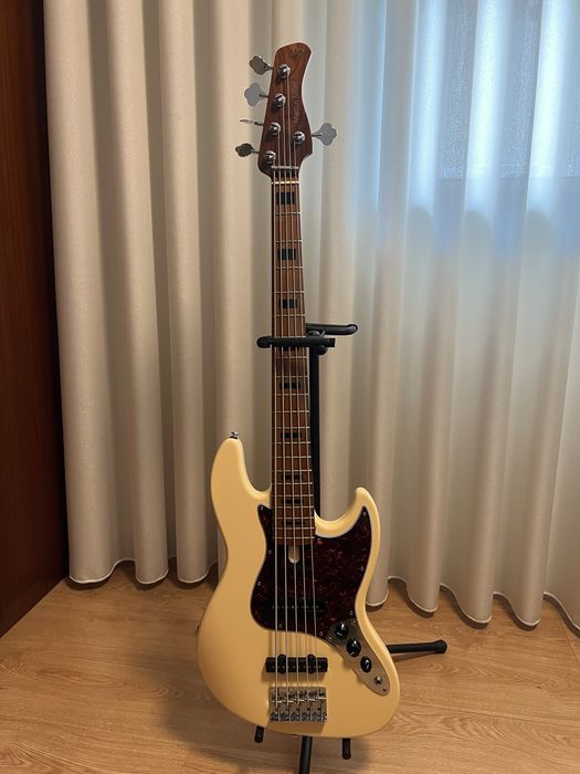 Baixo Marcus Miller V5 Alder 5 cordas