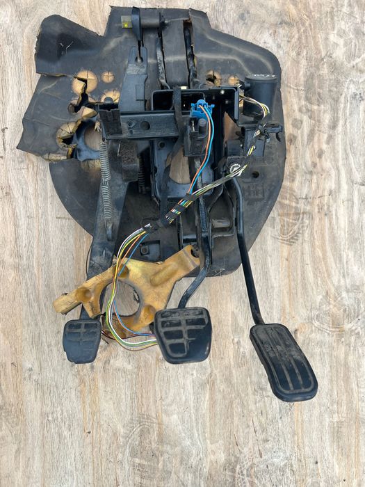 Педальный узел Фольксваген Т-4 с электрической педалью 2.5