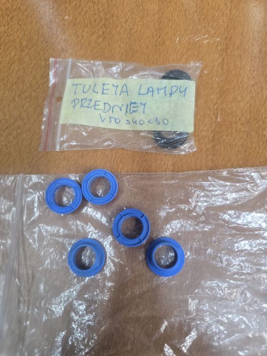 Tuleja Tulejka Mocowanie Lampy Przedniej Volvo V50 S40 C30  2 SZT