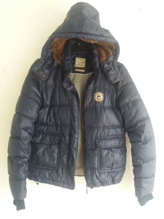 Blusão impermeável acolchoado com capuz e pelo