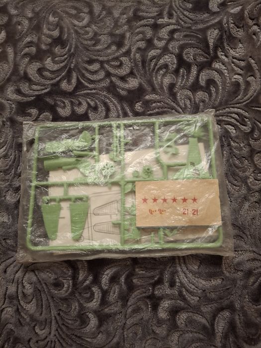 Збірна модель винищувача И 16 тип 24