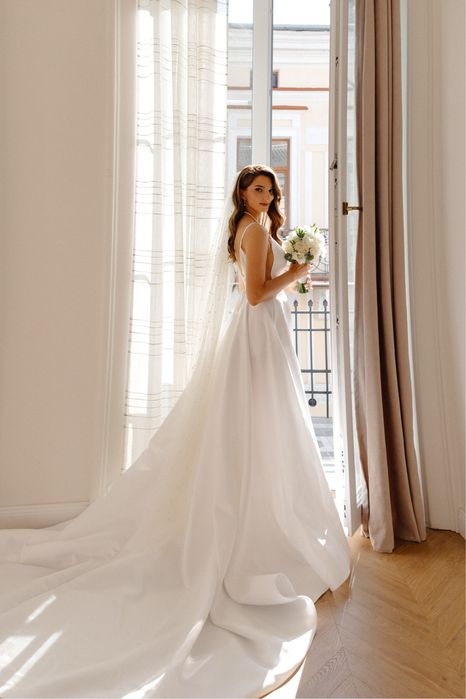 Весільна сукня у розмірі М