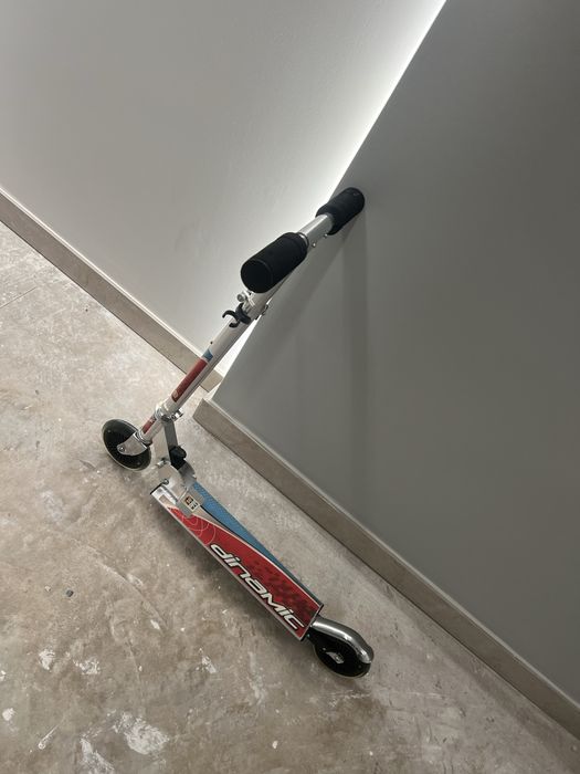 Trotinete criança / juvenil em alumínio dobrável – bom estado