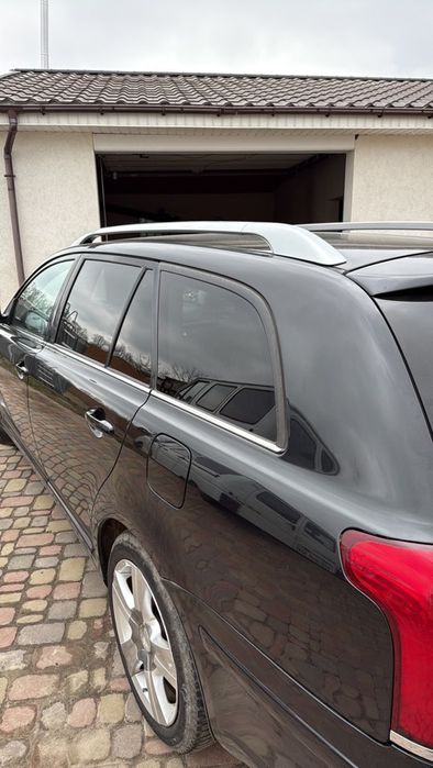 В продажі Toyota avensis