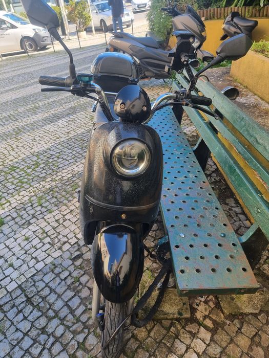 Venda de mota electrica marca Briza cor preta e bateria de lítio. Tudo