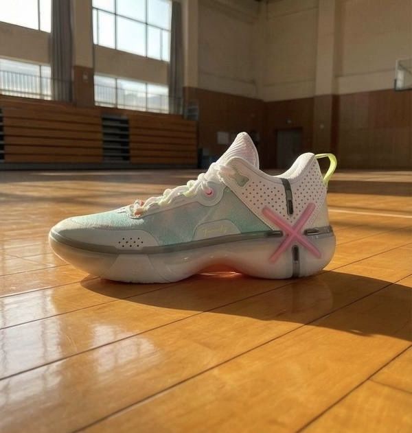 ОРИГІНАЛ Волейбольні/баскетбольні кросівки Li-ning shadow 6