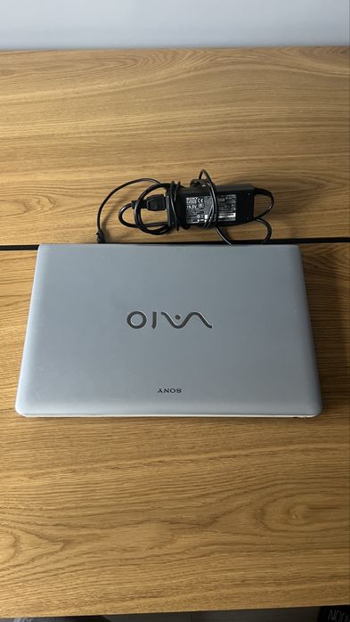 Laptop sony vaio pcg-71313m sprawny biało-srebrny
