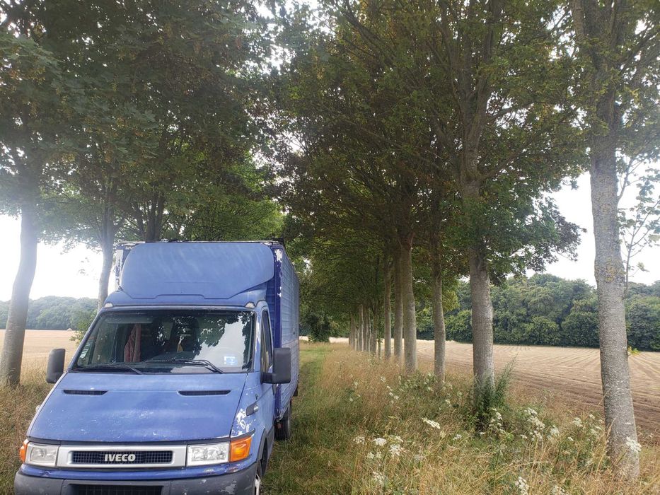 Iveco 2004 35c13 2.8TD contentor