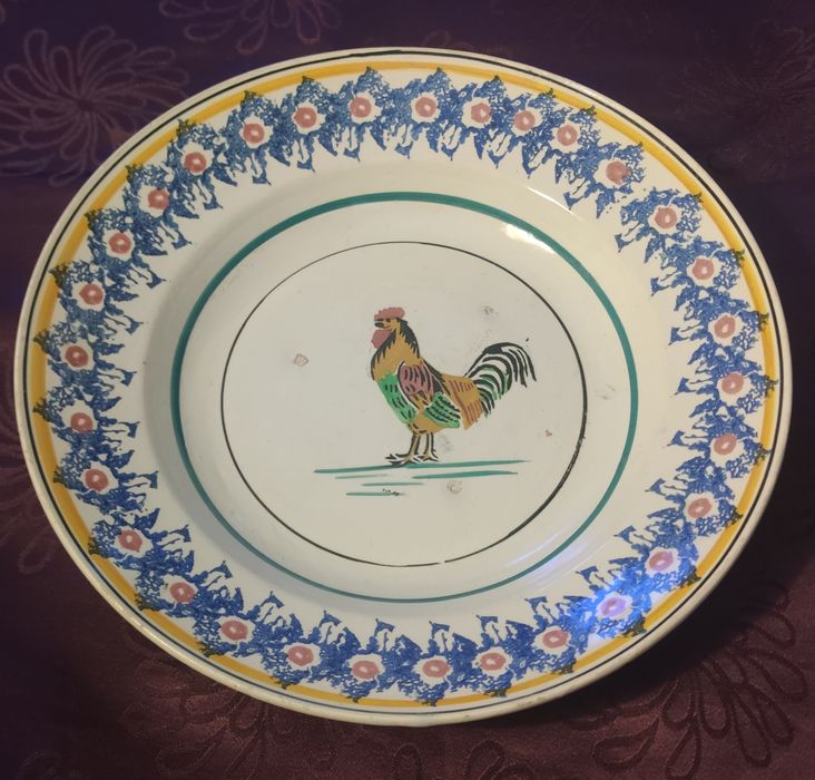 Grande prato de faiança.