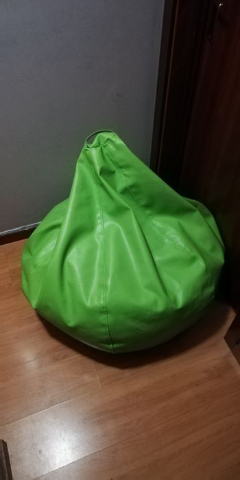 Vendo puff em pele cor verde 
Confor