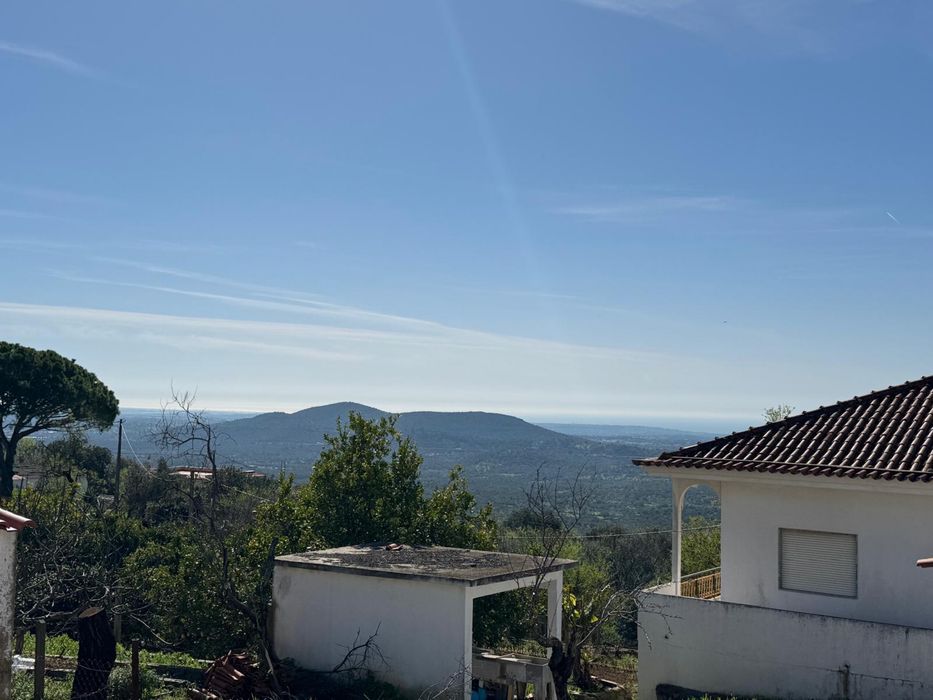 Vendo casa em ruina na soalheira, concelho de Loulé. Precisa de reconstrucao completa, tendo potencial para uma V2/V3