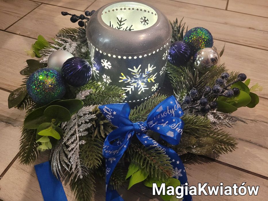 Stroik na stół lub komodę z lampionem