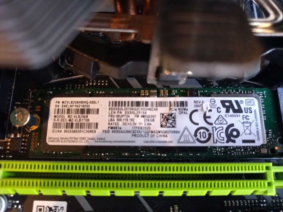 Komputer/serwer z 32 GB DDR4, 256 NVMe + 1 TB HDD, mocny CPU i RX
