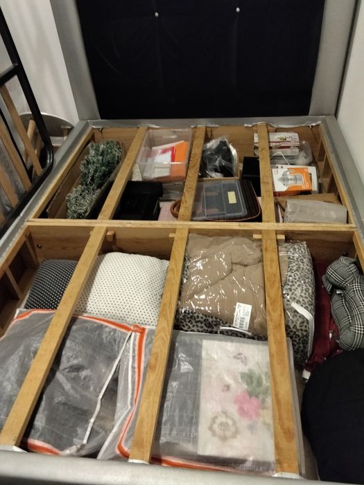 Cama casado cinzenta