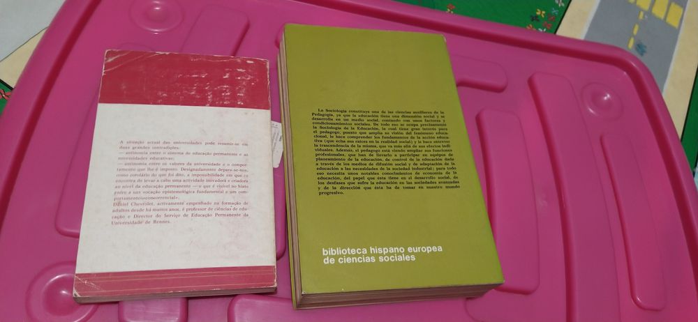 2 livros de educação universitários