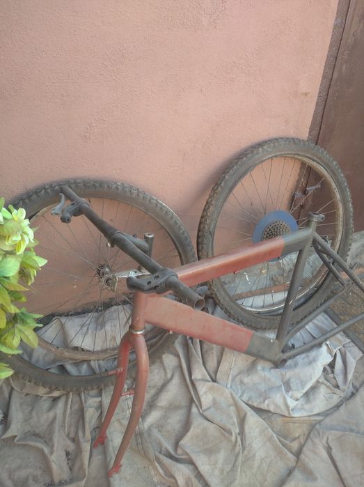 Велосипеды и запчасти