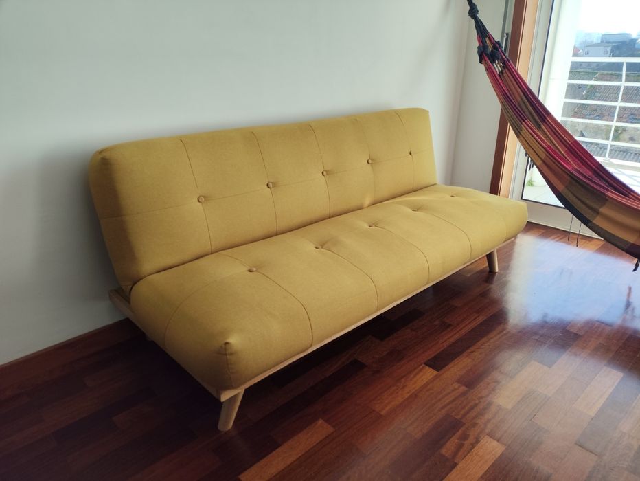 Sofá cama reclinável de 2 lugares estofado amarelo (Sklum)