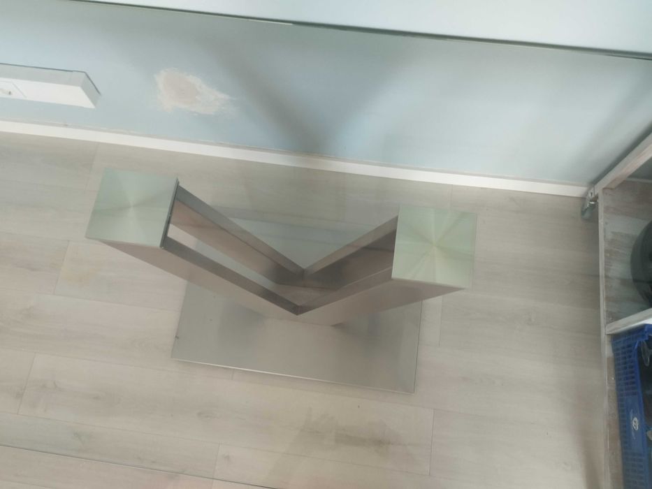 Mesa de jantar com estilo e 4 cadeiras.