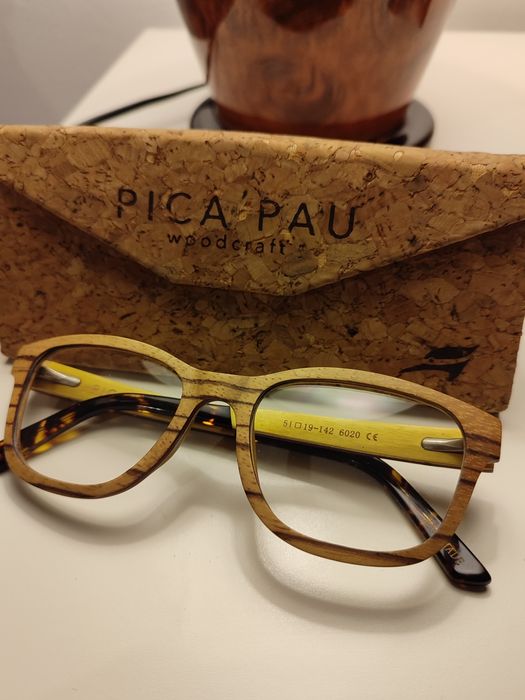 vendo óculos de madeira