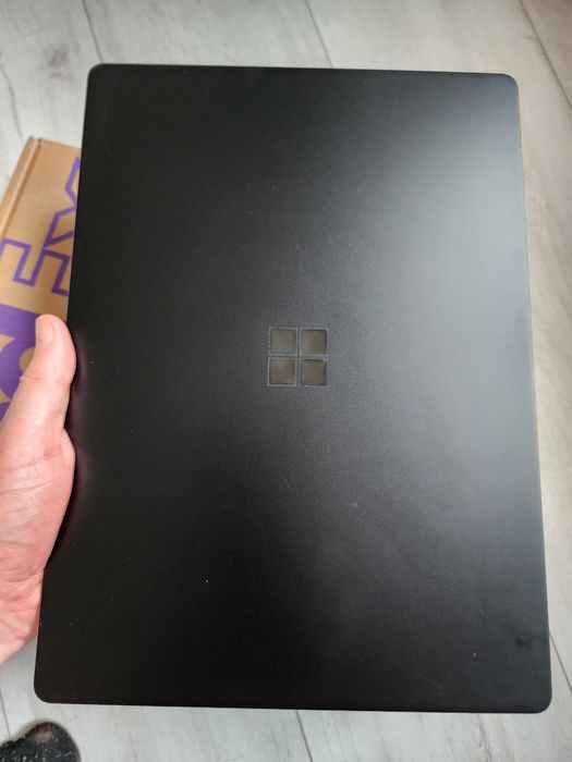 Microsoft Surface Laptop 2 - 13.5" i7-8650U 16Gb / 512Gb SSD (1769)