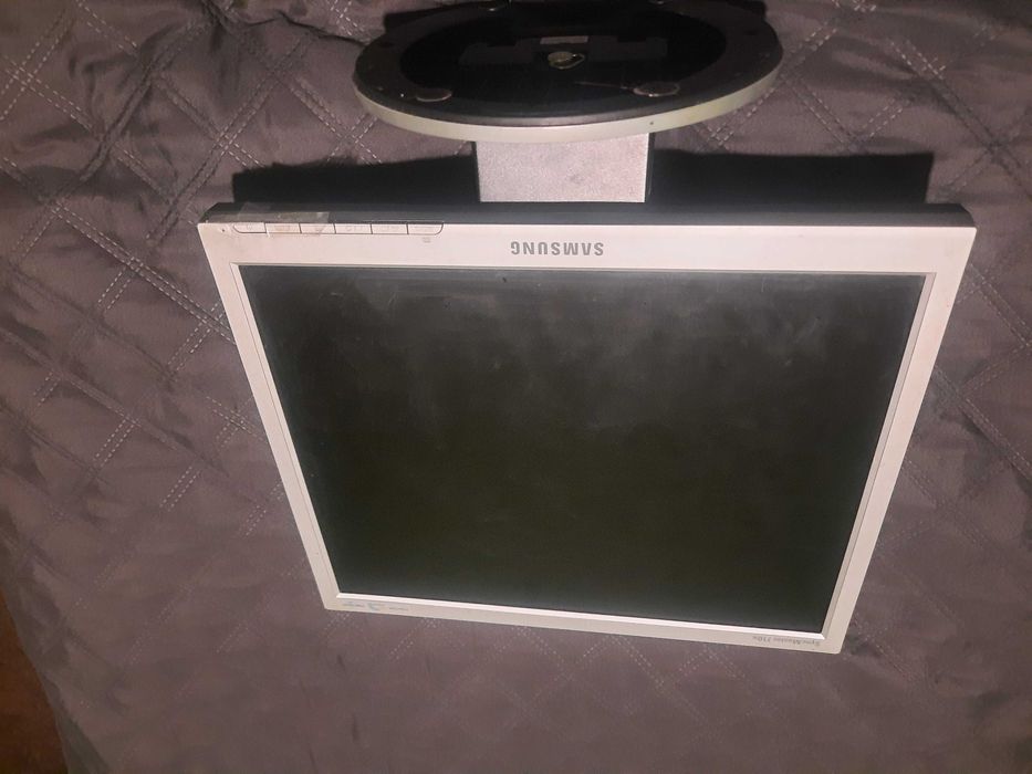 Komputer stacjonarny i monitor