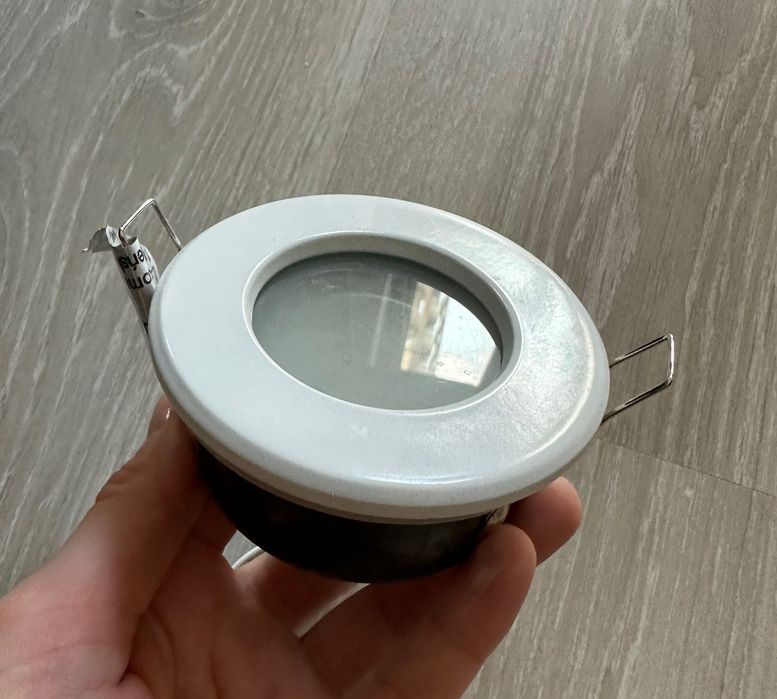Żarówki do sufitu podwieszanego
