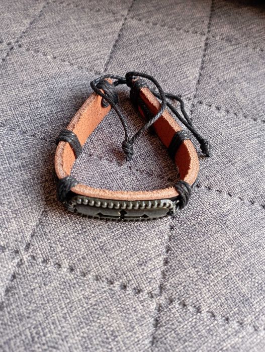 Bransoletka zaciągana z krzyżem