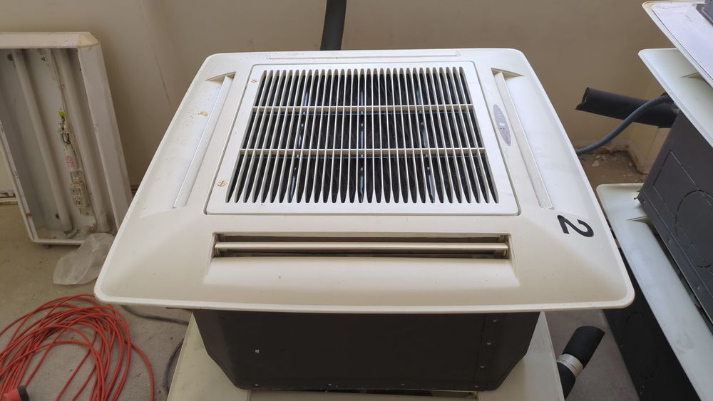 Jednostka wewnętrzna klimatyzatora kasetonowego (3 szt.)