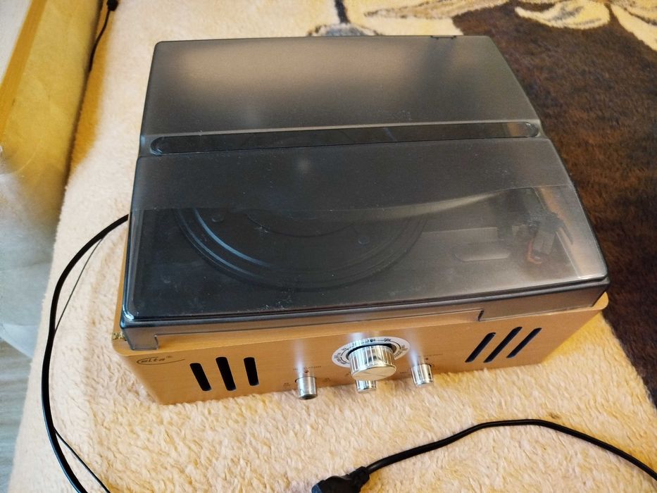 Програвач вінілових платівок Elta Німетчена