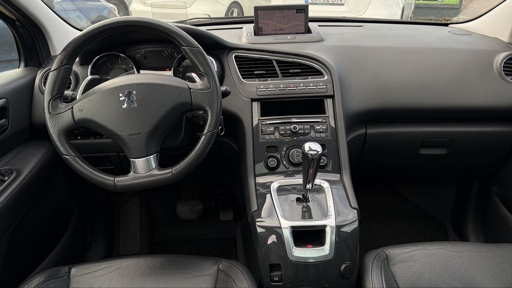 PEUGEOT 5008 ALLURE