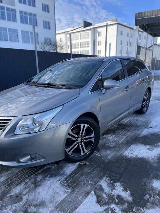 Toyota Avensis 2009 • 1.8 бензин • багата комплектація