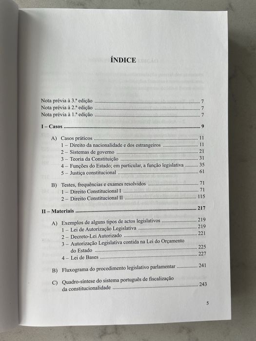 Livro - Casos práticos de Direito Constitucional Português