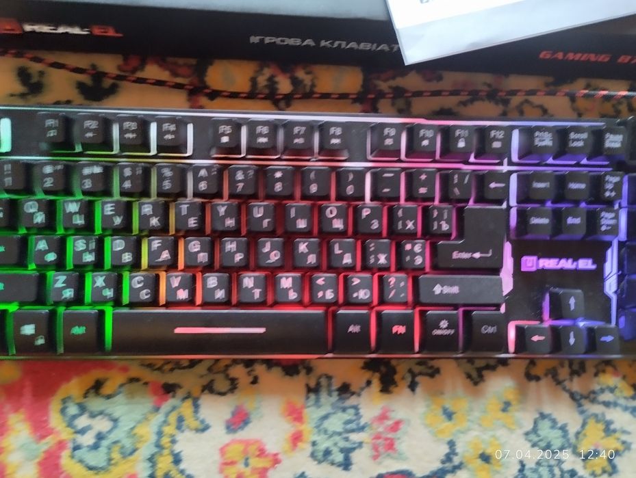 Продам игрова клавиатура.